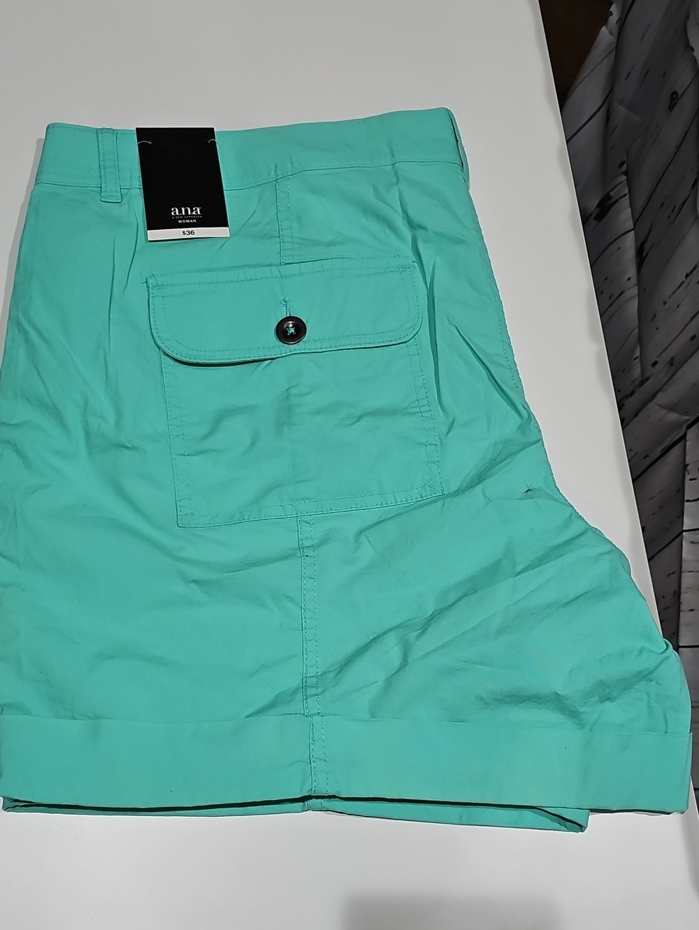 a.n.a Women’s Mint Green Cargo Shorts with Pockets